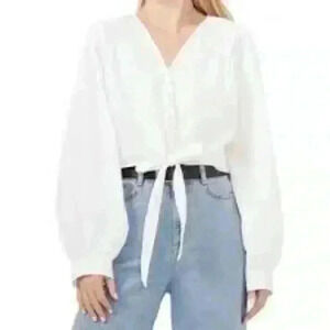 New without tag, womens size small Vince Camuto brand tie front blouse, #O501